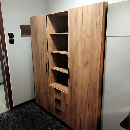 Go Rewolucji بيت شباب وودج